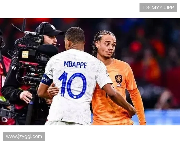 哈维·西蒙斯技术细腻 哈维·西蒙斯技术细腻